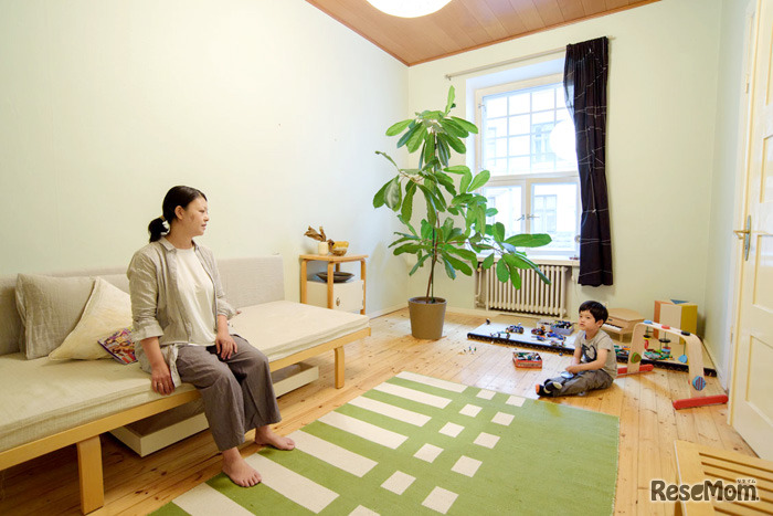 ちょうど夏休み中のてんごちゃん。雨なので室内で遊ぶ（撮影：松永光希）