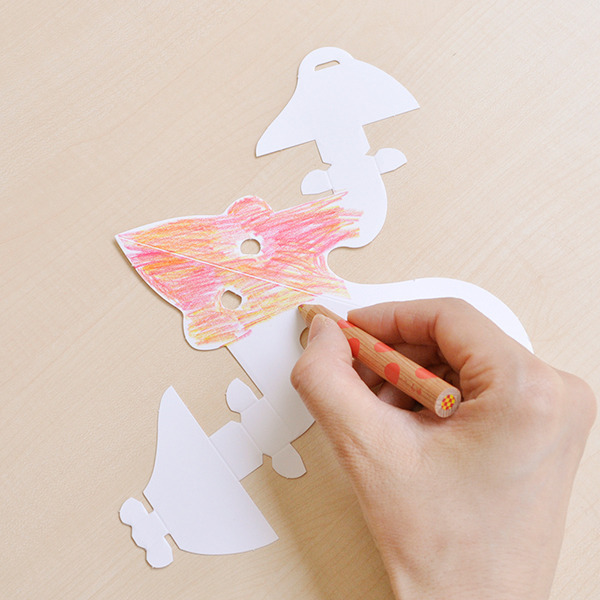 プテラノドンに好きな色を塗る