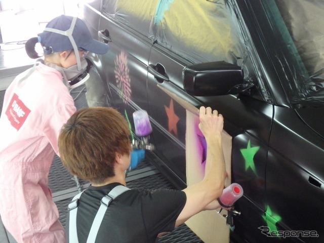 塗装体験の様子