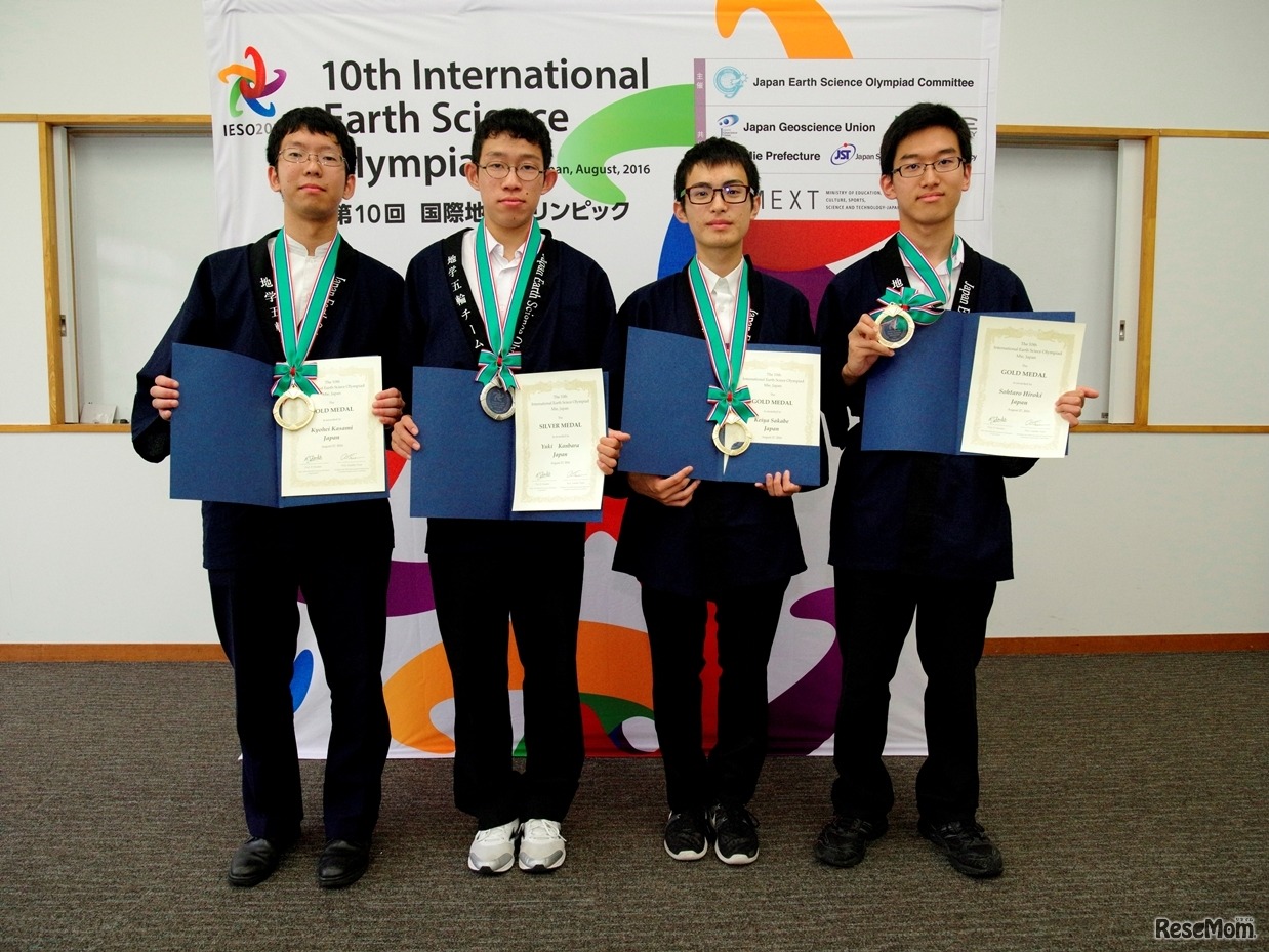 メダルを獲得した日本代表生徒