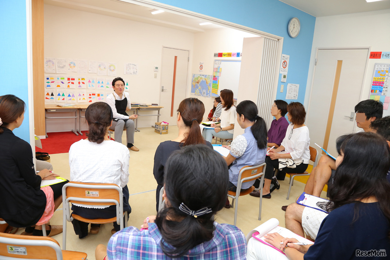 後半の保護者向けセミナーでは、絵本に関する多くの質問が出た（撮影：市原達也）