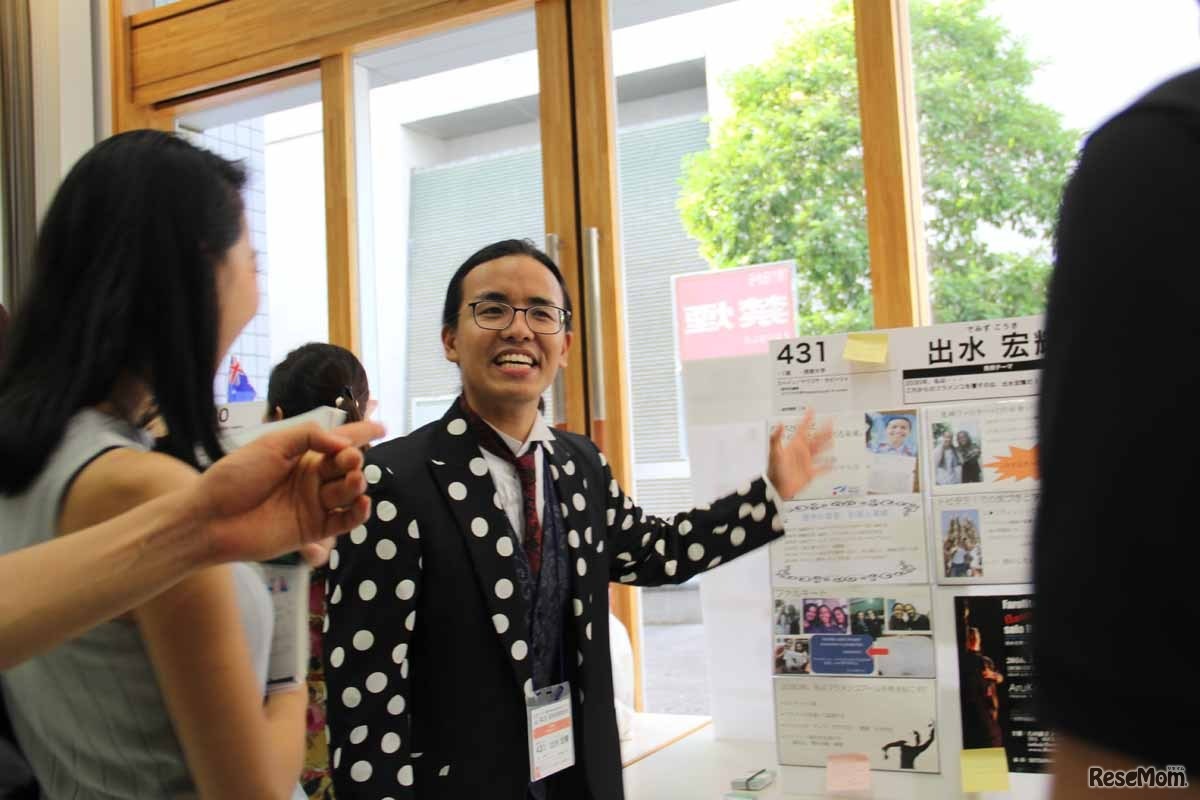 ポスターセッションでは、学生たちが制作したプレゼンテーションボードを展示し、来場者に留学体験を発表した。来場者は、感想を付箋に書いてボードに貼った。