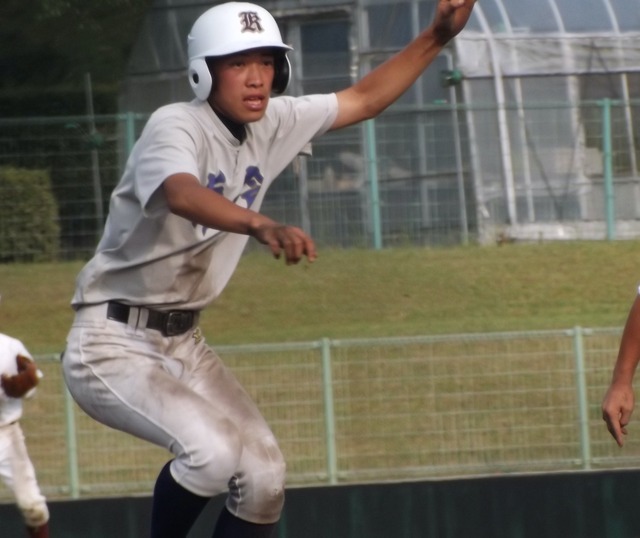 代走で出場しディレードスチールを決めた片倉・山岸君