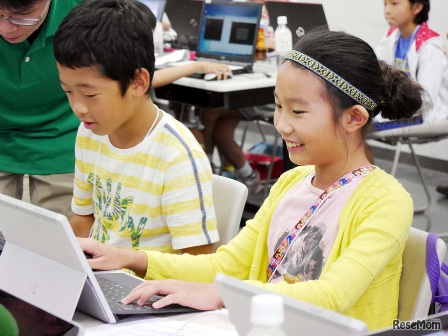 本格的なプログラミングのコードを楽しみながら学ぶことができる