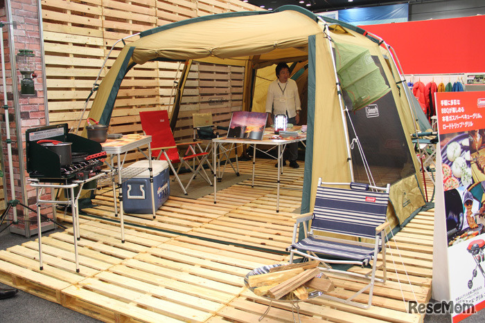 寝室（テント）とリビング（タープ）を連結したスタイル