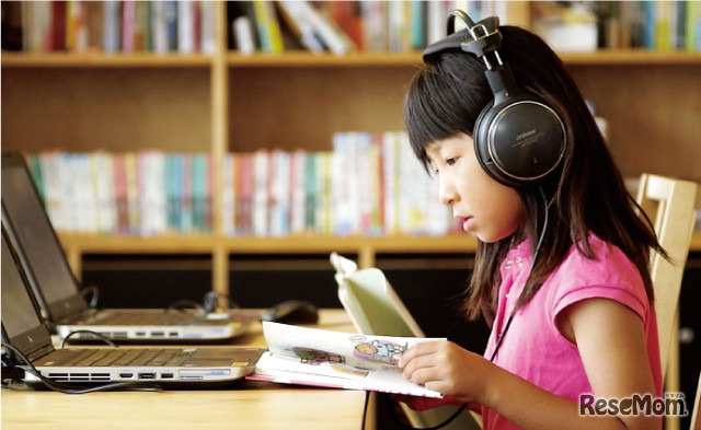 「わくわく文庫」で読書に励む生徒