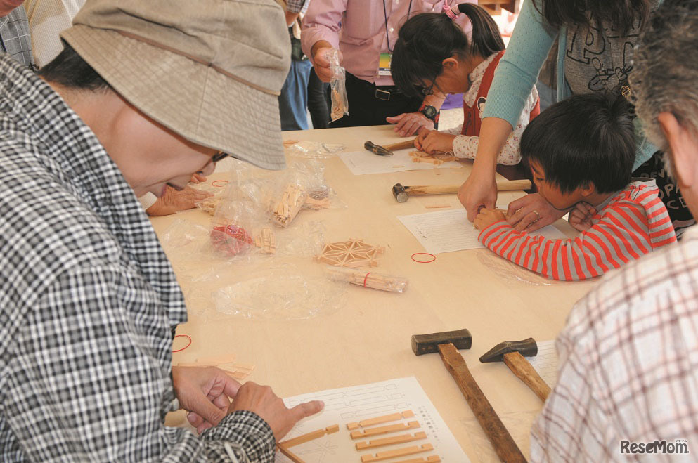 昨年の様子「壁掛けづくり　組子体験」