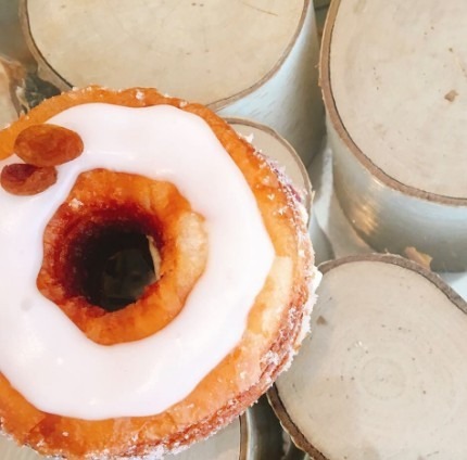 ドミニク アンセル ベーカリー トウキョウ 9月のクロナッツ（R）「巨峰ジャムミントホワイトチョコレート with レモンシュガー」