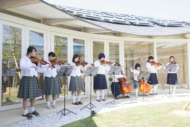 福島県相馬市のLVMH 子どもアート・メゾン、オープニングセレモニーの様子