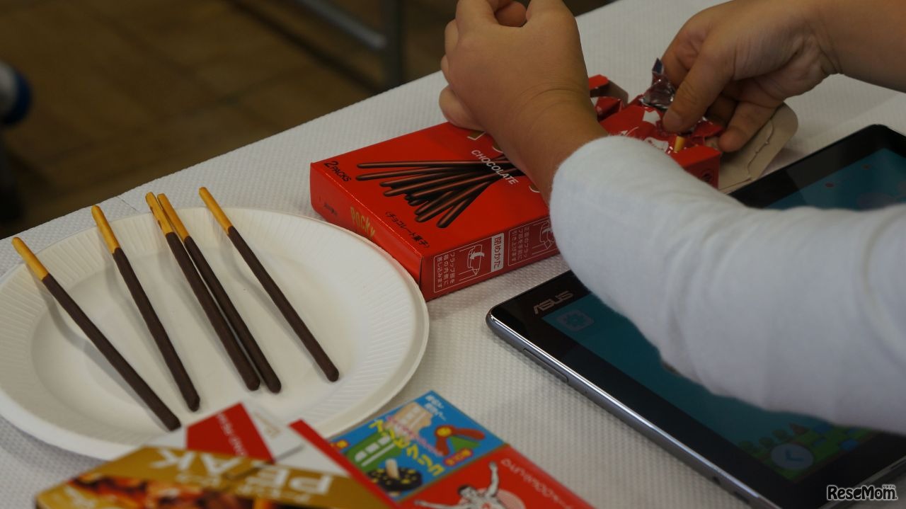 利用するお菓子は皿にまず用意