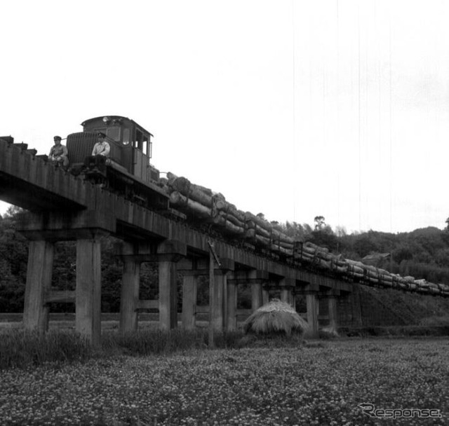 企画展では高知市立市民図書館や寺田正写真文庫、四国森林管理局が提供した当時の写真も展示されている。