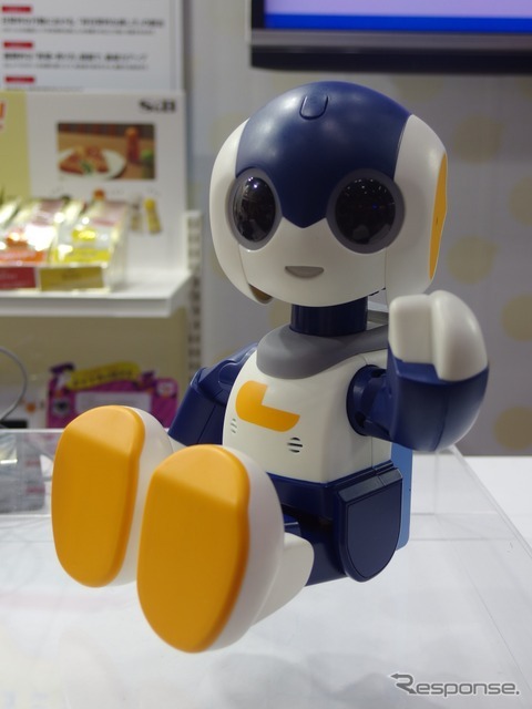 タカラトミーもっとなかよしRobi jr.（ロビジュニア）　〈撮影　高木啓〉