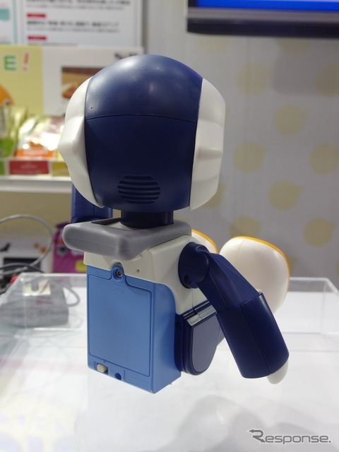 タカラトミーもっとなかよしRobi jr.（ロビジュニア）　〈撮影　高木啓〉