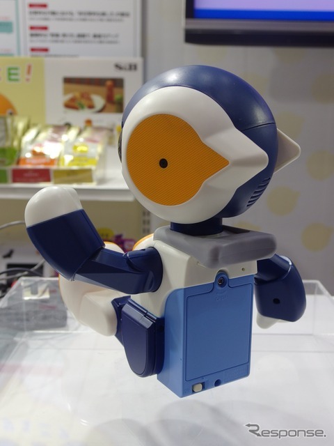 タカラトミーもっとなかよしRobi jr.（ロビジュニア）　〈撮影　高木啓〉