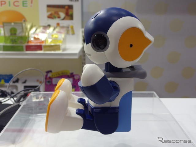 タカラトミーもっとなかよしRobi jr.（ロビジュニア）　〈撮影　高木啓〉