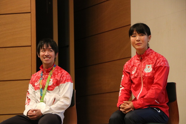 リオデジャネイロオリンピック報告会に卓球の丹羽孝希、ボートの冨田千愛が登壇（2016年10月21日）