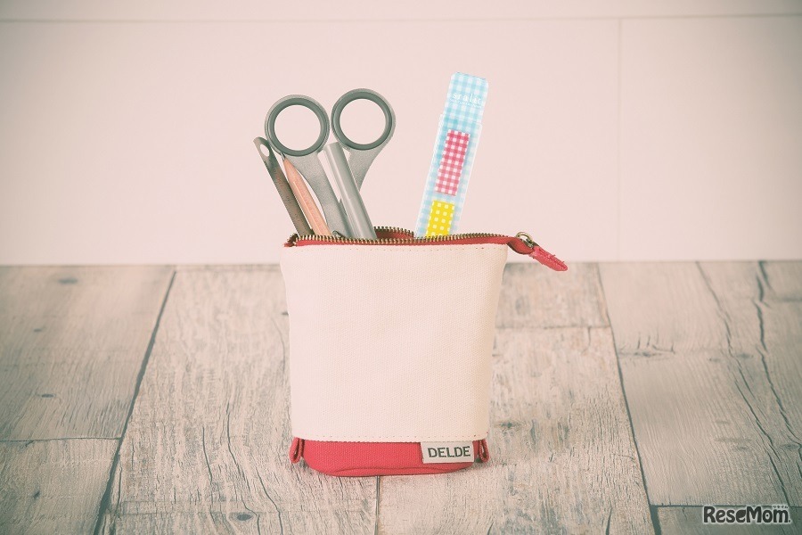 タテ型ペンケースに入れても取り出しやすい