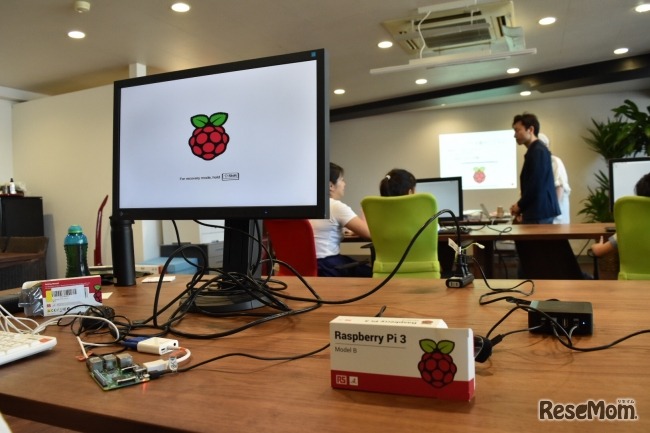 東京での電子工作室のようす