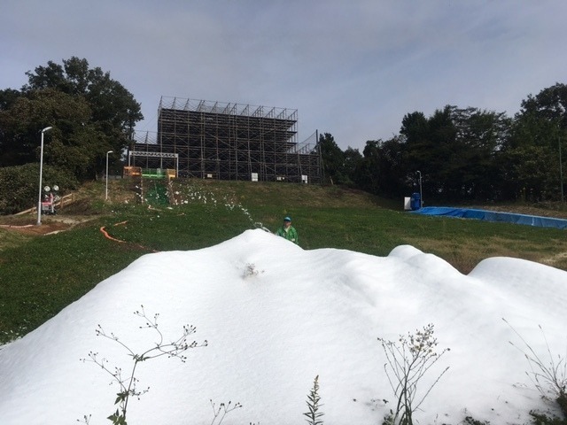 さがみ湖リゾートプレジャーフォレストの雪遊び広場「スノーパラダイス」