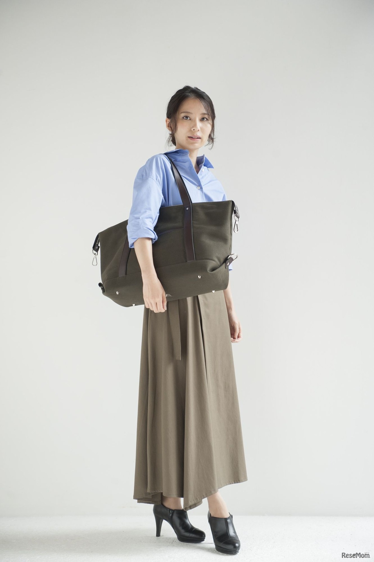 キャンバススマートトート（カーキ）使用画像