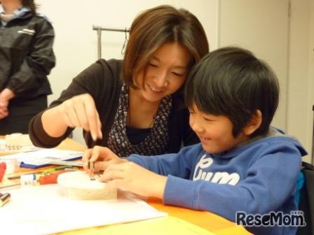 過去のようすイメージ　親子LED工作教室「クリスマスランプをつくろう！」