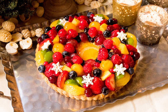 「色とりどりのフルーツリースタルト」（2名から3名用／税込3,367円、3名から4名用／税込3,984円、7名から8名用／税込5,938円）