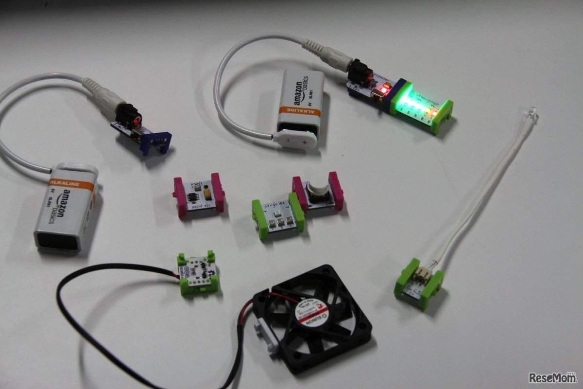 電子ブロックのようにパーツを組み合わせる電子工作キット