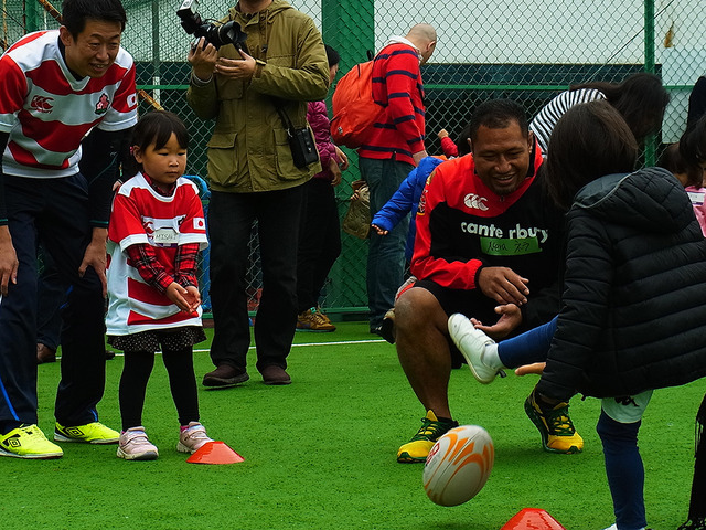 ラグビー日本代表オフィシャルスポンサー、ロバート・ウォルターズ・ジャパンのファミリーイベント（11月19日、千駄ヶ谷フットサルコート）