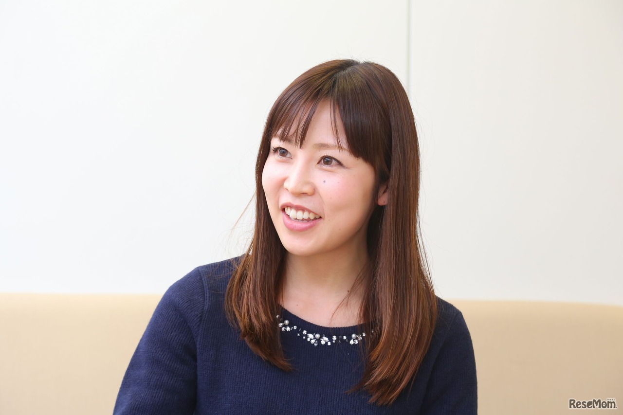 インタビューに答える佐々木さん（小学2年生女子のお母さま）