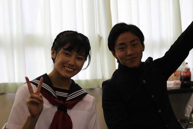 撮影の合間をぬって、お二人ずつ来ていただき、質問させていただきました。3番目に来てくださったのはNaoさんとYU-KIさん