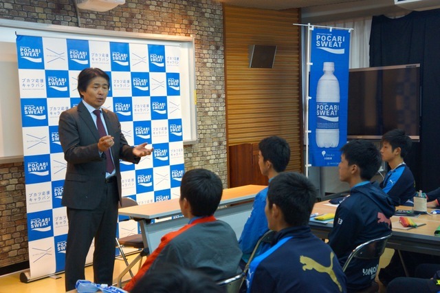 サッカー元五輪代表監督・山本昌邦、全国高校サッカー選手権出場校を訪問