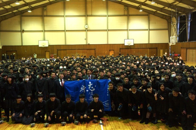 サッカー元五輪代表監督・山本昌邦、全国高校サッカー選手権出場校を訪問