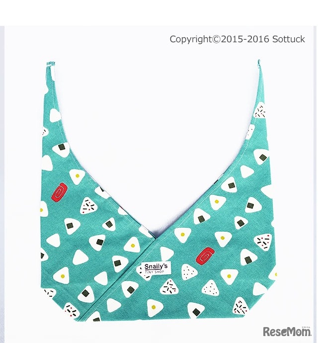 緩やかなカーブを描いて突き出す結び部分