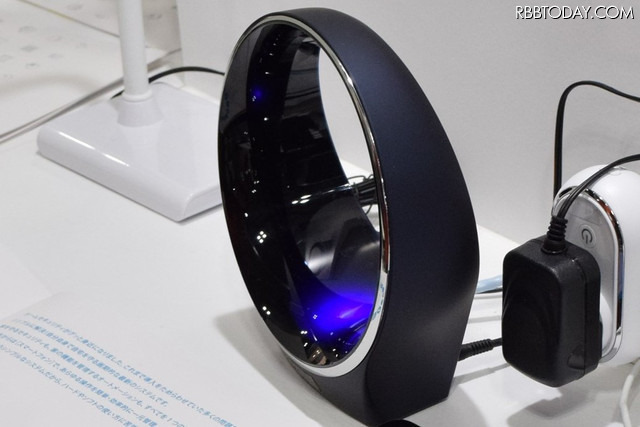 システムの中心となるホームゲートウェイ。ゲートウェイと各種IoTデバイスを無線で接続し、家の機能を管理する仕組みだ（撮影：防犯システム取材班）