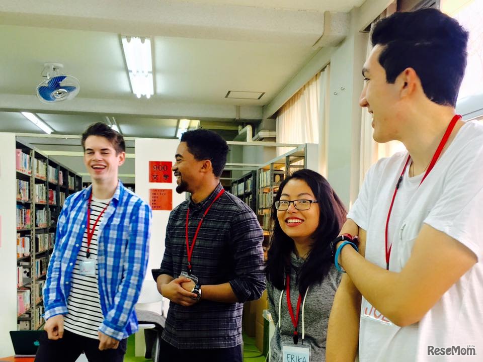 嶋津氏が主催する英語キャンプのようす