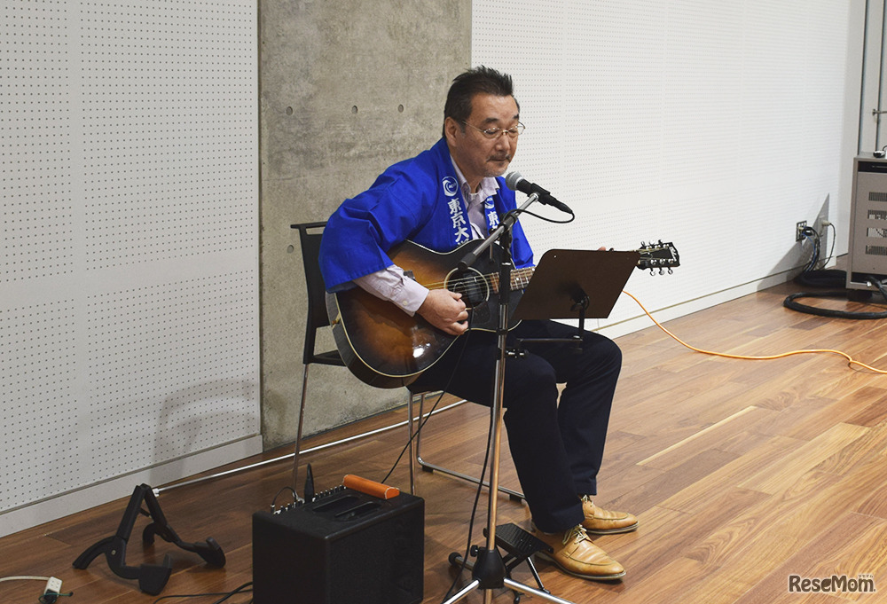 「第5回さいえんす寿司BAR」お寿司タイムには木本教授のギター演奏も