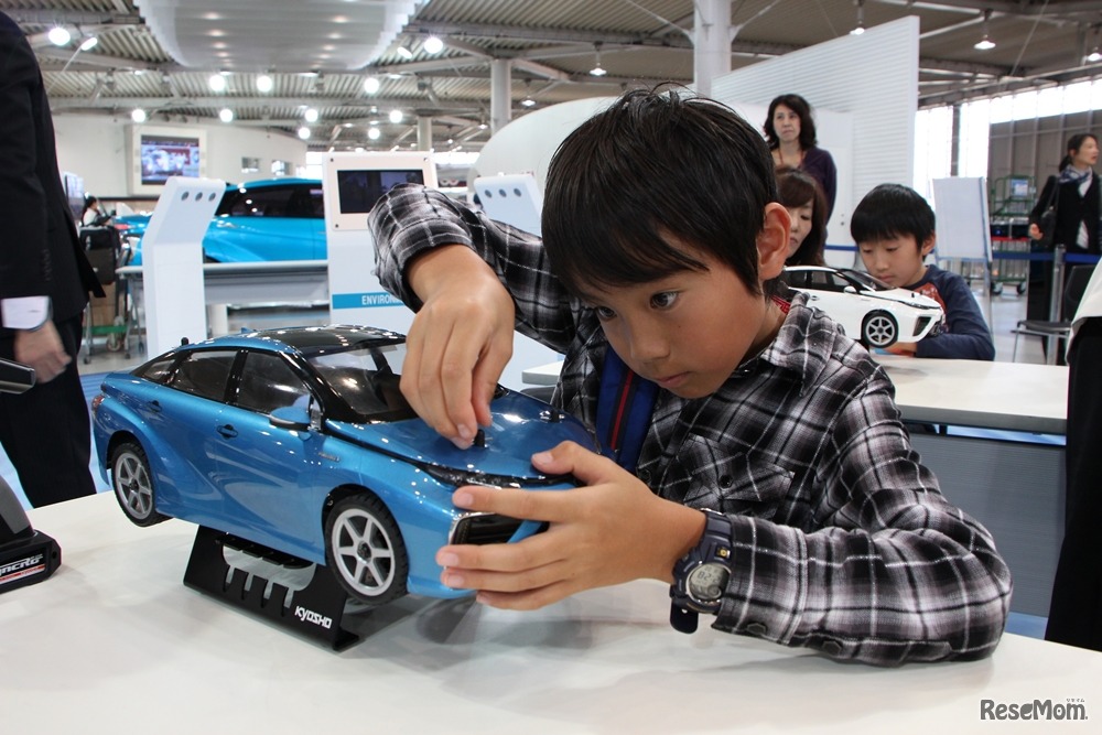 こどもモーターショー：燃料電池を学ぼう
