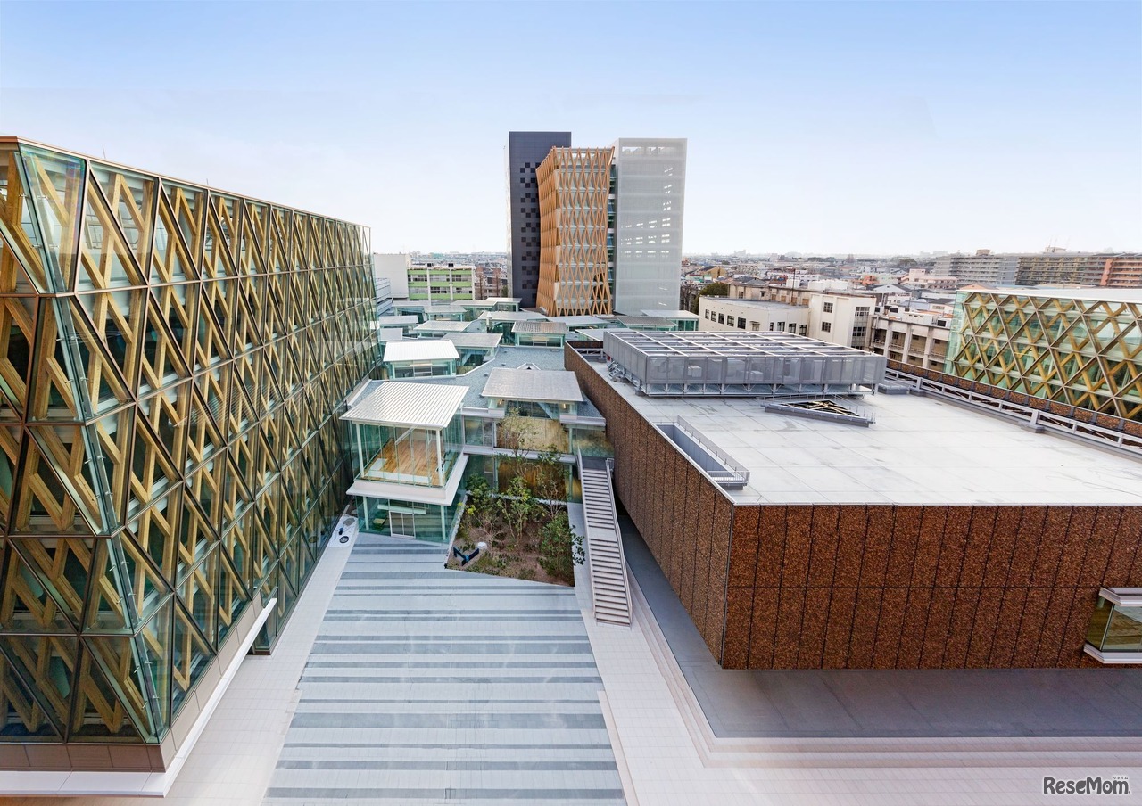 ACADEMIC THEATER（全景）　写真提供：近畿大学