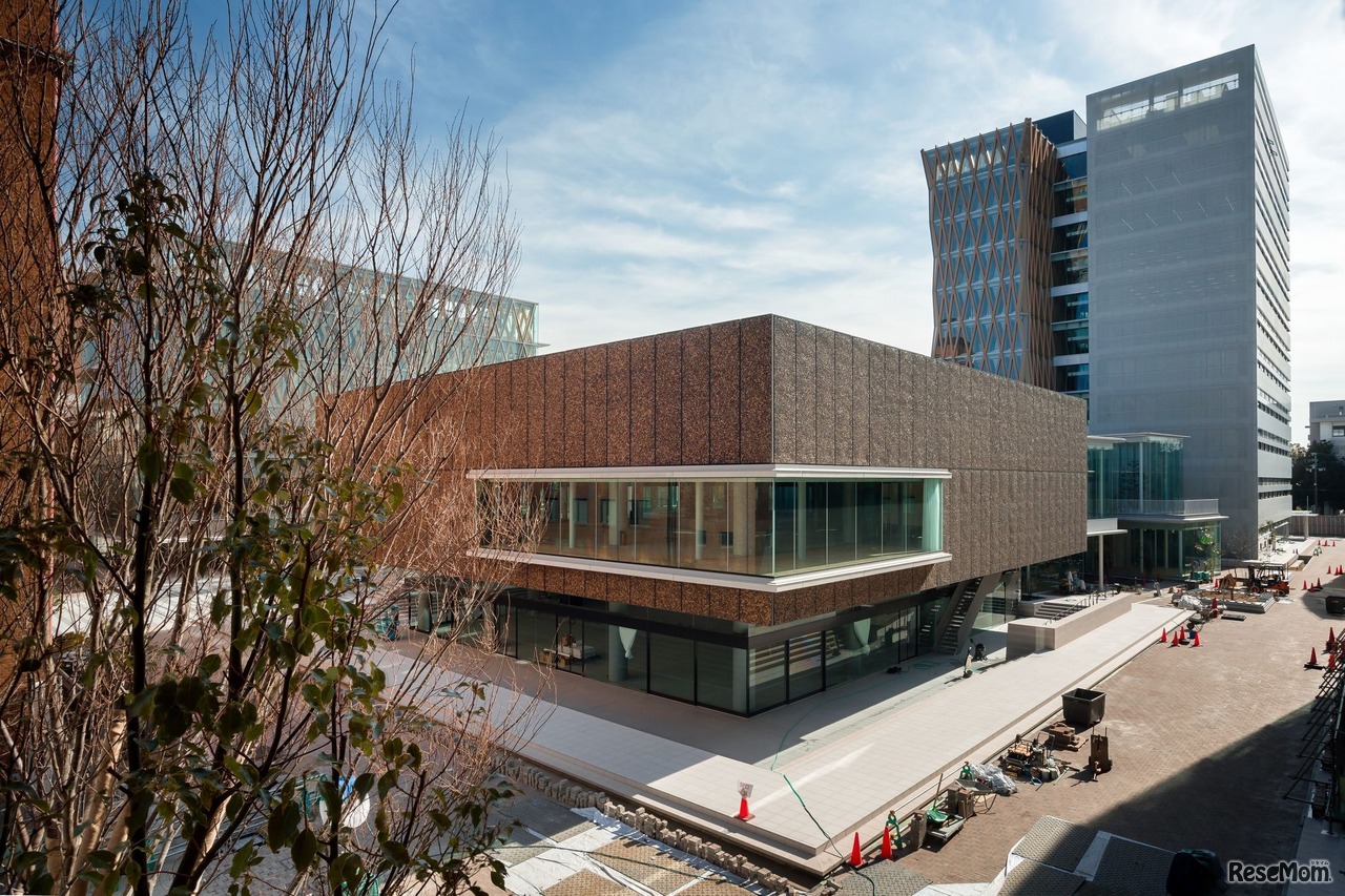 実学ホール、オープン・キャリアフィールド（2号館）　写真提供：近畿大学