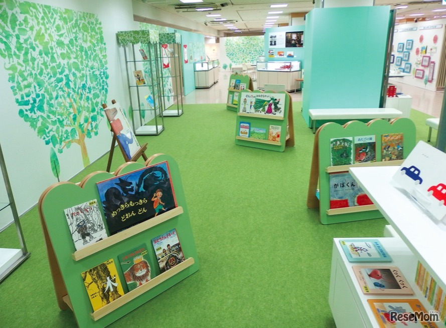 読書コーナー（絵本とおともだち）