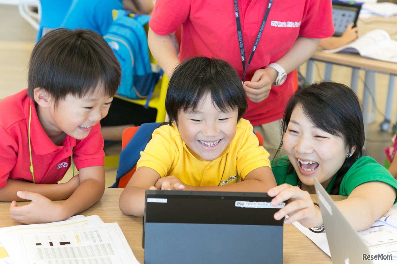 プログラミングスクールのようす（提供：CA Tech Kids）