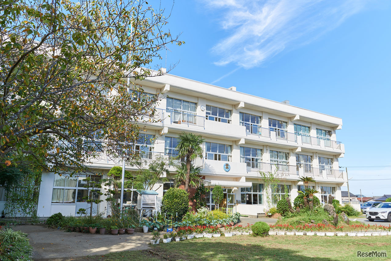 千葉県南房総市に14ある公立小中学校の1つである、南房総市立和田小学校