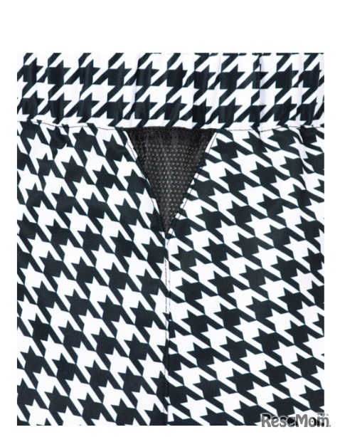 サーフパンツが浮くのを防ぐ「水抜け」付き