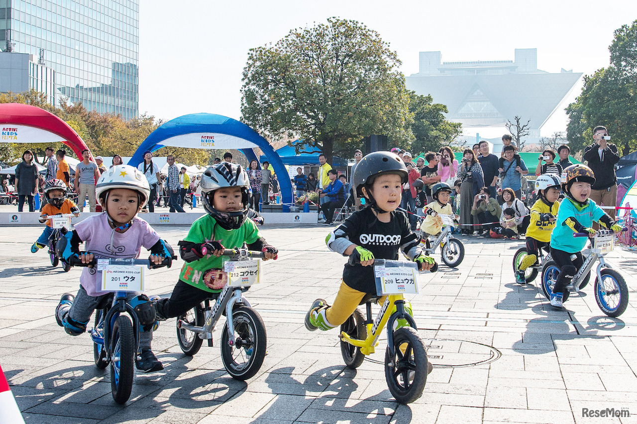 ランニングバイク大会「ARIAKE KIDS CUP」のようす
