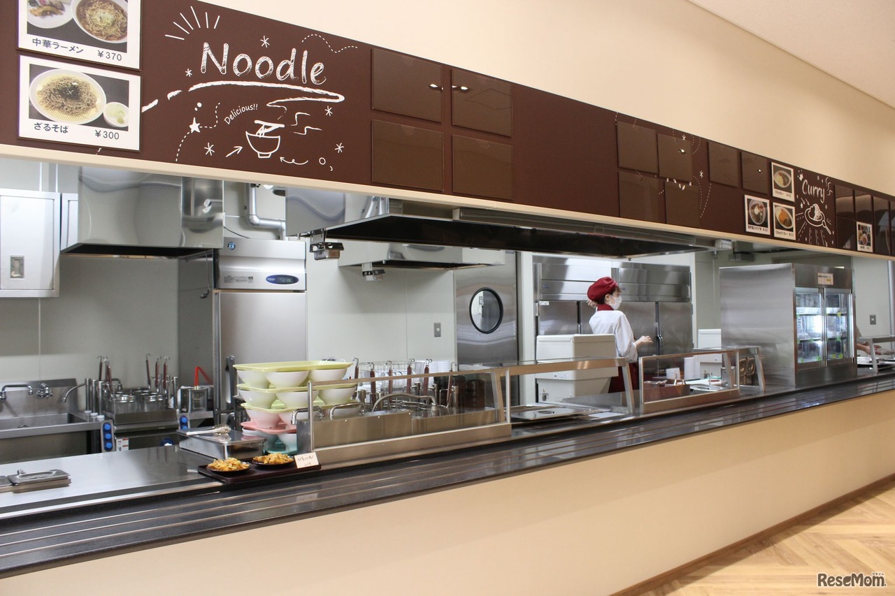 3号館内に新しくオープンした「学生食堂ローズ」。9号館の学生食堂「オリーブ」の佐藤料理長が兼務する