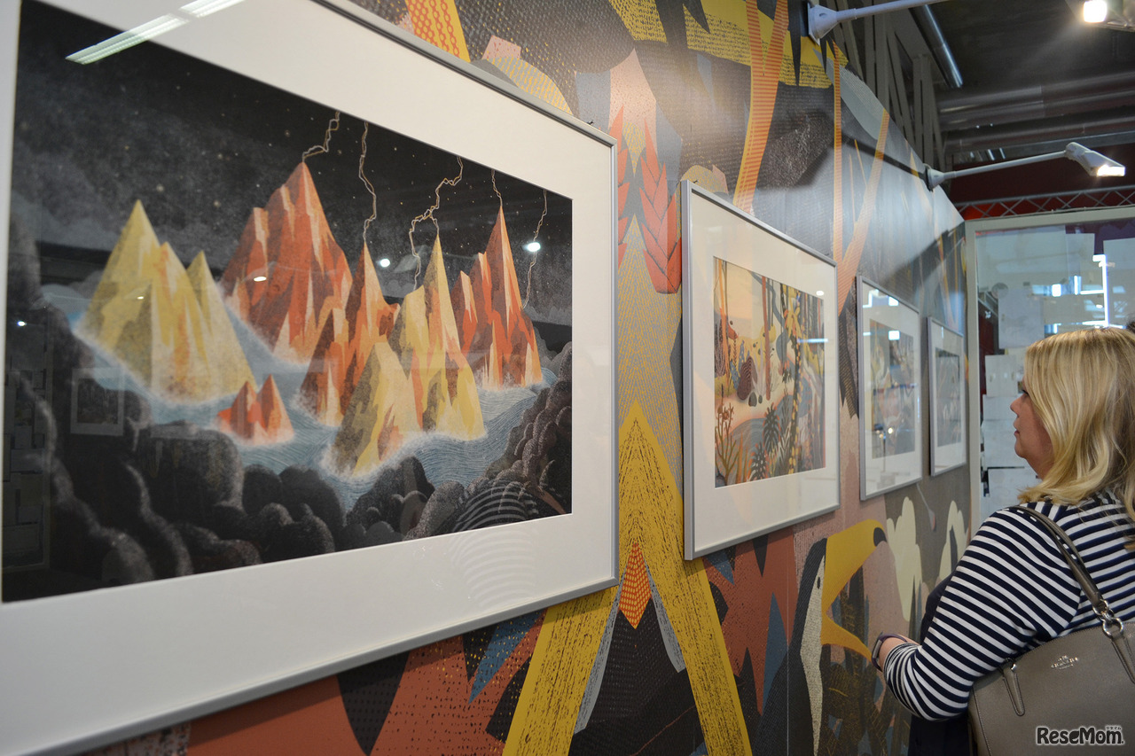 ボローニャ国際絵本原画展応募作のなかで1作だけ選ばれるSM賞の展示。Juan Palomino氏が受賞