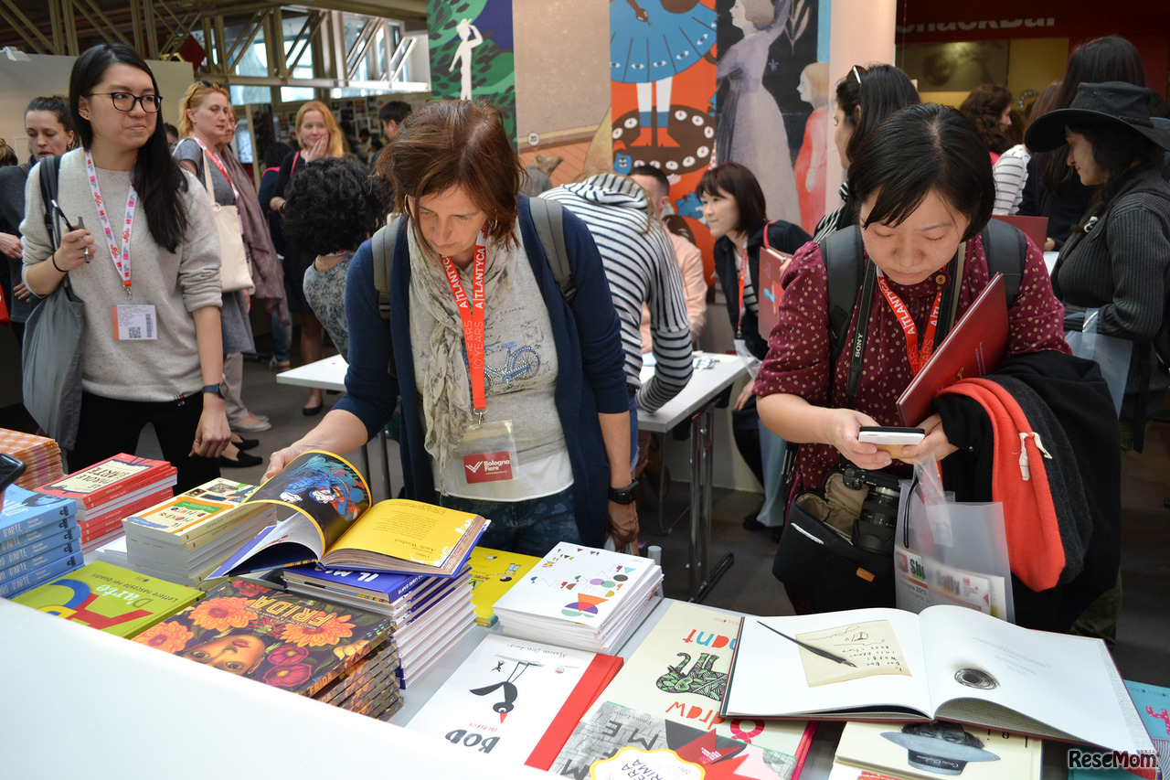 受賞関連作を購入できる販売コーナー