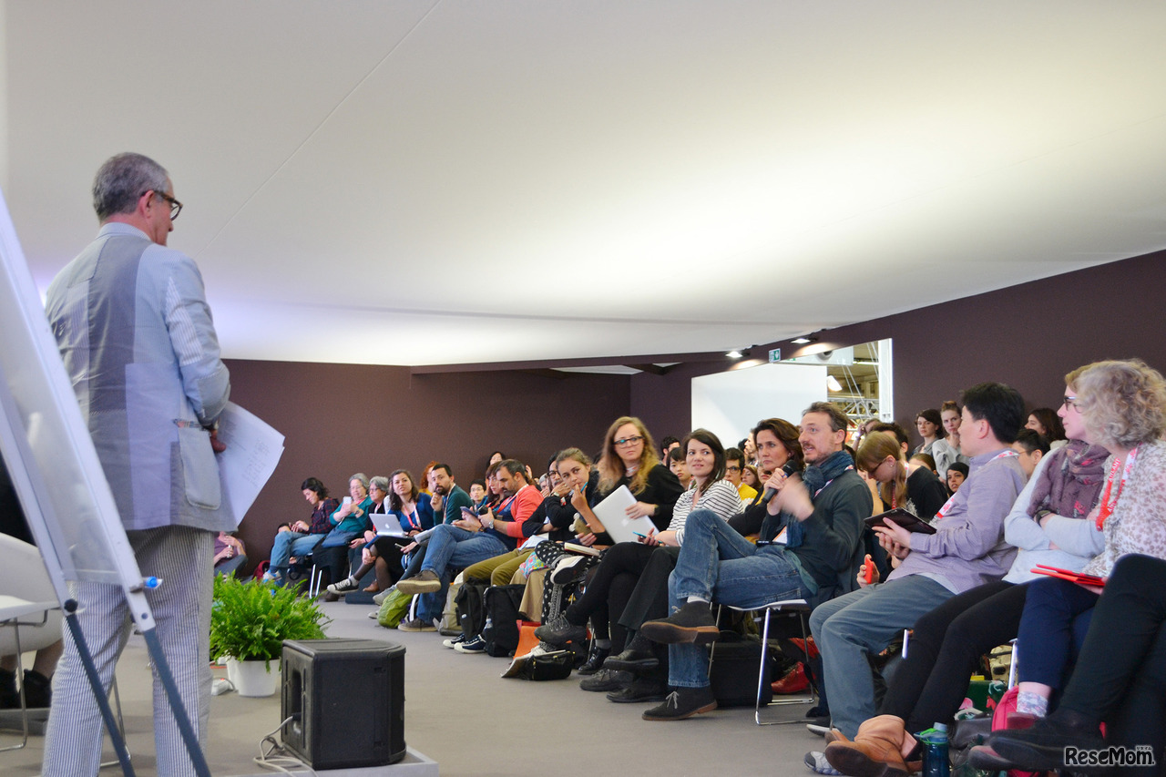 ボローニャ国際児童原画展授賞式。審査員と観客のやりとりも