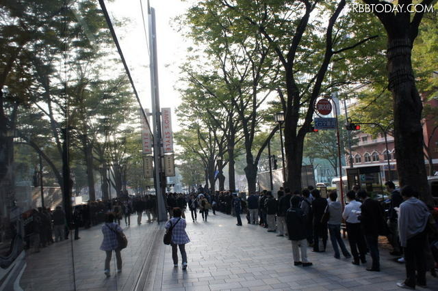 ソフトバンクショップ表参道店の行列