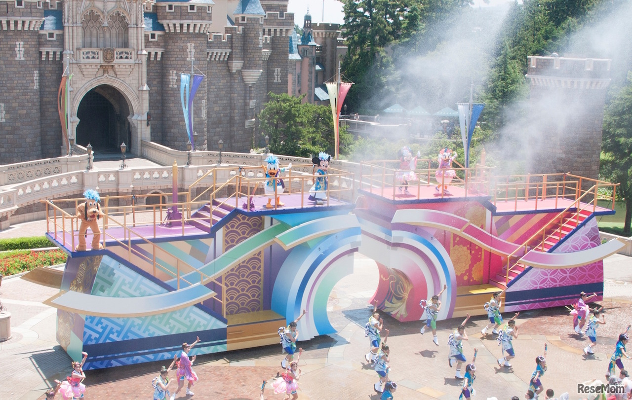 東京ディズニーランド「ディズニー夏祭り」　(c) Disney